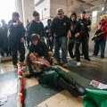 Ulični rat u Milanu! Protest za Gazu se pretvorio u haos! Povređeno desetine policajaca, palile se zastave Amerike, Izraela…