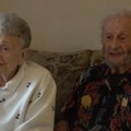 On ima 97, a ona 94 i zajedno su punih 75 godina! Kao recept za dug i srećan brak navode samo jedno: "To se zove zamka" (video)…