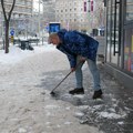 Ljudi u neverici gledaju kako se u Beogradu čisti sneg – sad je jasnije što je ceo grad blokiran