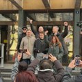 Одложен главни претрес у случају против новосадских студената и активиста, грађани се окупили испред зграде суда