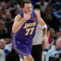 NBA liga ovo nije videla 60 godina! Dok mu se privatni život raspada Luka Dončić čini čuda (video)