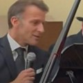 Predsednik Francuske uzeo mikrofon i iznenadio goste: Makron u Jerevanu zapevao „La Boema“ uz klavirsku pratnju jermenskog…