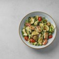 Recept poznate kuvarice za mediteransku obrok salatu: Ima samo 400 kalorija, a puna je odličnih sastojaka