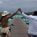 Anđela i Gastoz uživaju usred Indijskog okeana: Slave ljubav, voze bicikl u pravom raju - on umalo pao u vodu