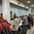 FOTO, VIDEO: Pogledajte kako je SNS u Novom Sadu i okolini skupljao potpise za izbore