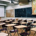 Povređena tri deteta i dve nastavnice Pao video-bim u osnovnoj školi u Nišu