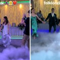 Ovakav prvi ples u Srbiji dosad nije viđen! Gosti očekivali valcer, počeo dim, pa mladenci priredili spektakl