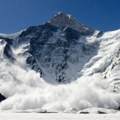 Zbog lavine u japanskom odmaralištu zaglavljeno 160 ljudi