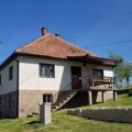 Jelena prodaje dve kuće za 58.000 evra na sat vremena od Beograda! Ostala samo sitna ulaganja (foto)
