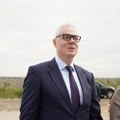 „Jel imaš ti porodicu?“: Dejan Tomašević se ponovo bruka, zanemeo posle pitanja Šarovića VIDEO