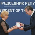 Novo lice Srbije: Vučić dao orden novinarki koja je studente nazvala nacistima - osloboditi RTS i REM