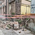 Пао део зида куће на Обилићевом венцу, грађани упозоравају и на друге куће