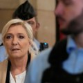 Marin Le Pen: "Mudra sam, neću se kandidovati za predsednicu sa nanogicom"