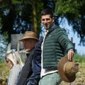 Nove slike Đokovića iz Bosne: Hladno među piramidama, a mnogi nisu konstatovali kako jedno biće gleda u Novaka