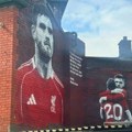 Mural za kraj… Endi Robertson „gleda“ ka Enfild roudu