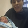 Rodila prvo dete u 62. godini: Kad je porodici rekla, zinuli su od šoka, a lekari otkrili kako se to dogodilo