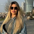 "Снимим песму, а они не могу да је чују": Болна исповест наше певачице о глувонемим родитељима