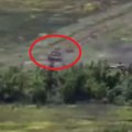 Uništenje ruskog tenka u borbama južno od Donjecka: Ukrajinski gubici su stravični (video)