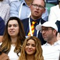 Lako je alkarazu kad ga ona gleda Čuvena kolumbijska zvezda Šakira, pratila meč Španca i Medvedeva u polufinalu Vimbldona