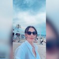(Video) "otkačene ste": Sloboda Mićalović se snimala na plaži, bez šminke i u beloj košulji - a koleginica joj uletela u…
