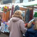 Prodaju samo novogodišnje i božićne ukrase: Praznični ulični bazar u Velikom Gradištu