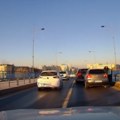 Lančani sudar na mostu "Duga" u Novom Sadu Kolona vozila stoji u jednoj traci (foto/VIDEO)
