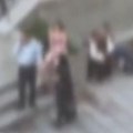 Iranska policija uhapsila studentkinju! Ispred zgrade univerziteta šetala u donjem rublju, a onda je usledio haos! (video)