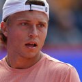 Svi pričaju o Đokovićevom rivalu na Vimbldonu: Atp hitno reagovao zbog njega, morao da skine natpis sa majice
