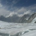Mećava na Mont Everestu, gotovo hiljadu ljudi zarobljeno