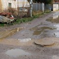 Lepo vreme počelo odavno ali obećanje političara o vraćanju iskopanih ulica u prvobitno stanje nikako da se ostvari