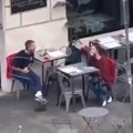 Posrnuli glumac naprvio pometnju na ulici: Vikao na ženu u kafiću, pa nastavio da niže incidente (Video)