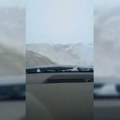 Neverovatni prizori u selu Prolom: Snežni nanosi preko jednog metra, meštani se jedva probijaju do kuća