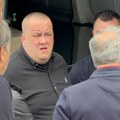 Potresna scena na groblju! Dino se slomio kad je video sanduk sa telom svoje majke, Osman stoji pored njega