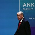 Erdoganov luksuzni poklon: Šta će lideri država NATO uraditi sa pištoljem? (VIDEO, FOTO)