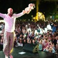Ponovo prekinut nastup: Boban Rajović sišao među publiku, a onda je na binu izveo devojčicu koja je sve ostavila bez teksta…