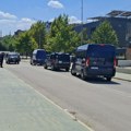 Horor u Orahovcu, deca vrištala i bežala! Maskirani razbojnici sačekali majku ispred kuće pa je vukli po zemlji: Iskočili iz…