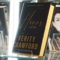 Erotski triler "Verity" sa En Hatavej juri prvo mesto na blagajnama, Kruzov "Digger" beleži slabiju zaradu