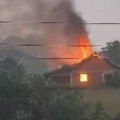 Grom zapalio kuću: Veliko nevreme zahvatilo Kostajnicu (video)
