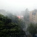 Stigla oluja i urniše Hrvatsku! Pogledajte kako grad i kiša tuku po Zagrebu, građani prestravljeni! (video)