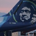 Avion Aljaska erlajnsa prinudno sleteo u SAD kada je ispao prozor i deo trupa u letu (VIDEO)