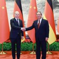 Kineski premijer razgovarao sa nemačkim kancelarom i pozvao na novi nivo bilateralnih odnosa