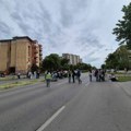 Maturanti u Novom Sadu blokiraju saobraćaj zbog prekomerne upotrebe sile nad studentima