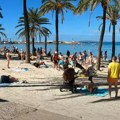 Ko popije piće na ulici - platiće kaznu od 1.500 €! Novo pravilo na omiljenom letovalištu Srba iznenadilo sve, turisti zatečeni…