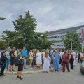 Protest studenata i dela zaposlenih KC Vojvodine zbog privođenja medicinskog tehničara usred smene