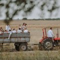 Ništa lepše danas nećete videti: Slikom vas vodimo u Aradac gde je održana „Oberačka“