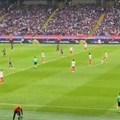 Ovo niste mogli da vidite u TV prenosu! Zviždao ceo stadion kada je sudija dao znak za početak meča! Igrači o stajali 15…