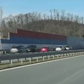 "Vozači nisu hteli da čekaju, krenuli su u suprotnom smeru": Novi detalji nesreće na auto-putu (video)
