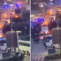 Haos na ulicama Novog Pazara: "Torcida" razbijala prozore, navijači Crvene zvezde iskakali iz autobusa