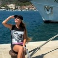 Zaratila sa pola estrade, pa pokazala kako uživa: Pevačica zbog afere sa oženjenim kolegom bila na stubu srama, sada pozirala…