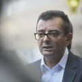 Janko Veselinović se povredio, sapleo se o šiljke na parkingu ispred Skupštine